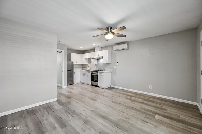 Building Photo - 3025 N 32nd St