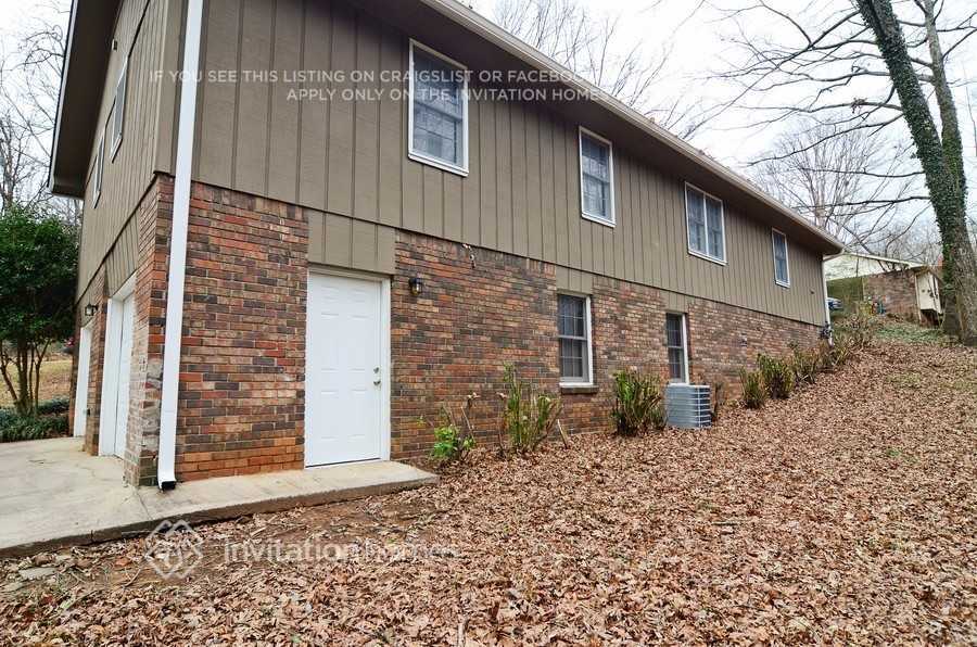 Building Photo - 2668 Earl Dr