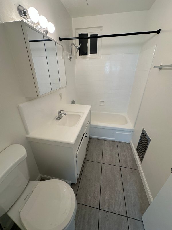 Building Photo - 7555 De Longpre Ave