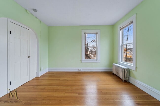 Building Photo - 464 Pleasant St