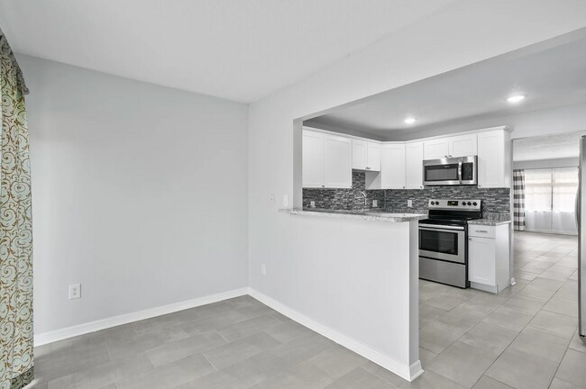 Building Photo - 2 Bed 2 Bath Condo for Rent in 55+ Peacefu...