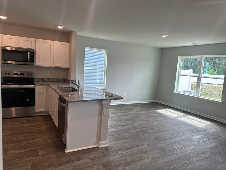 Large living room - 4162 High Glen Dr