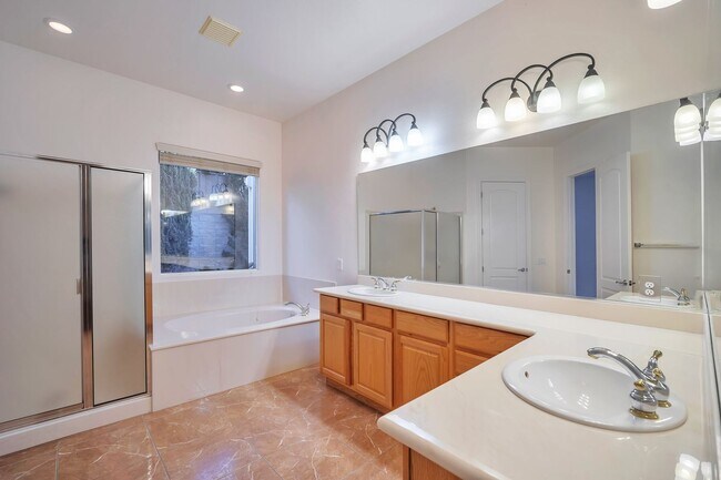 Building Photo - 2585 Portsmouth Creek Ave