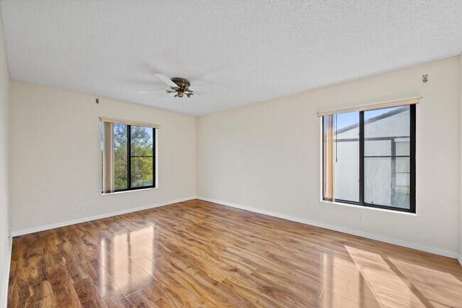 Building Photo - 2732 SW Matheson Ave