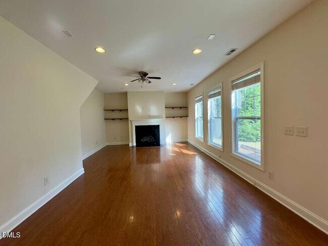Building Photo - 4008 Vallonia Dr