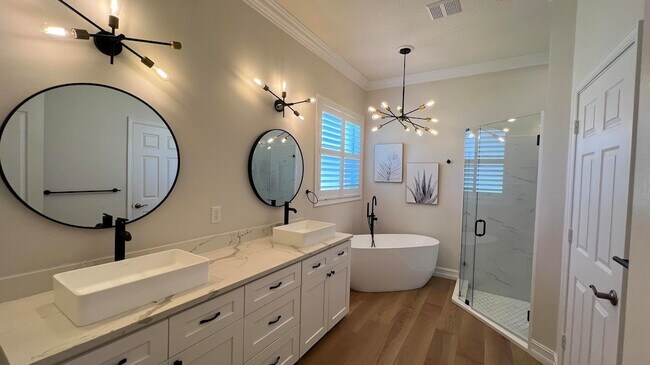 Building Photo - 104 NW Pleasant Grove Way