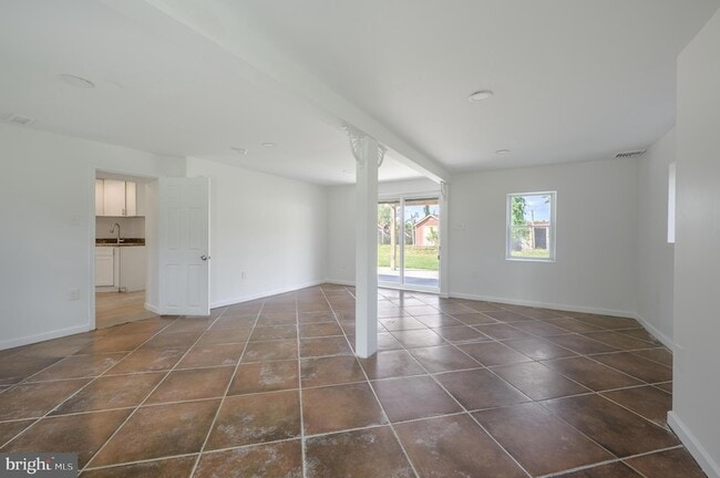 Building Photo - 1979 US-206