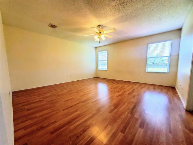 Building Photo - 2224 Red Oak Dr