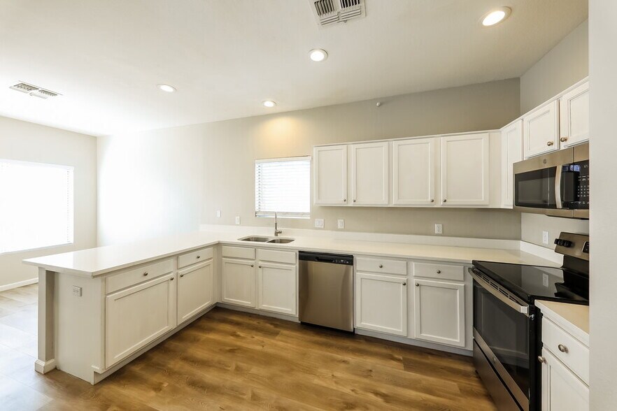 Building Photo - 1750 W Union Hills Dr