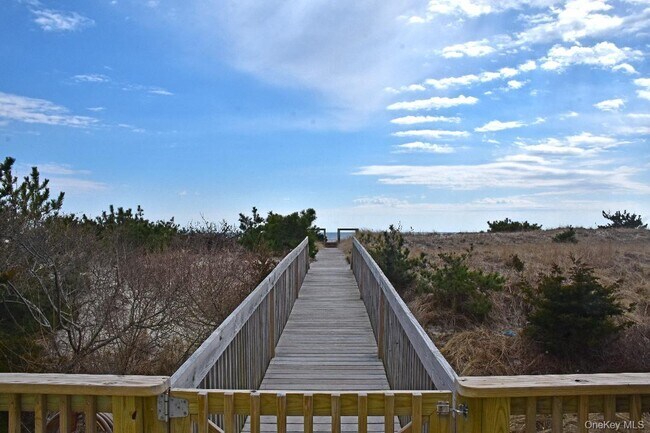 Building Photo - 561 Dune Rd