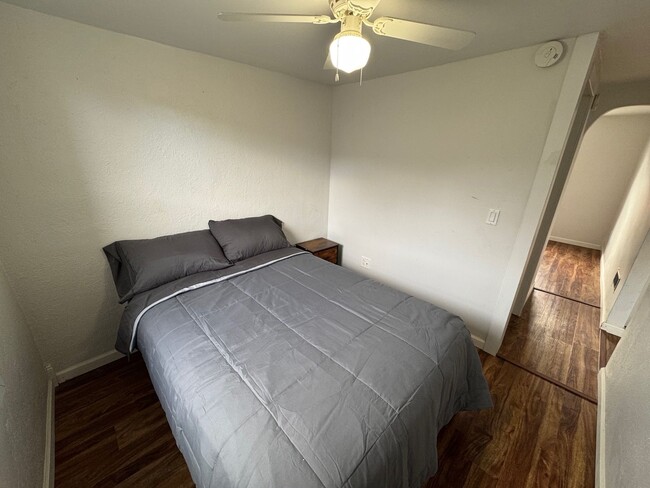 Building Photo - Fully Furnished Updated 2-Bedroom Home in ...