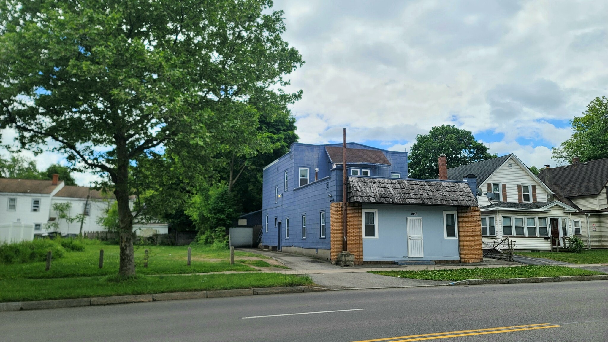 Building Photo - 3988 Lake Ave