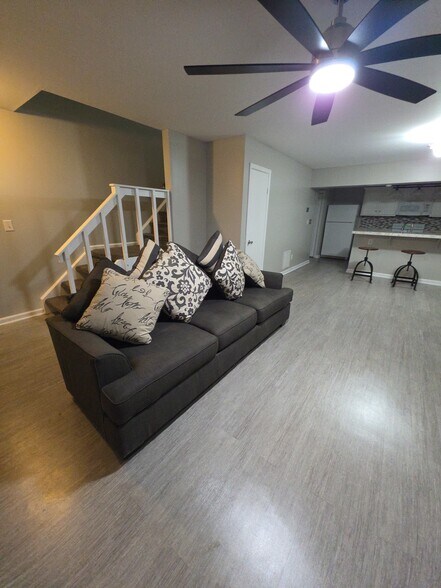 Building Photo - 283 Ferdinand Cir