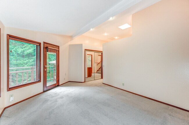 Building Photo - Great Home Tucked Away in Mirrormont on Tiger Mountain
