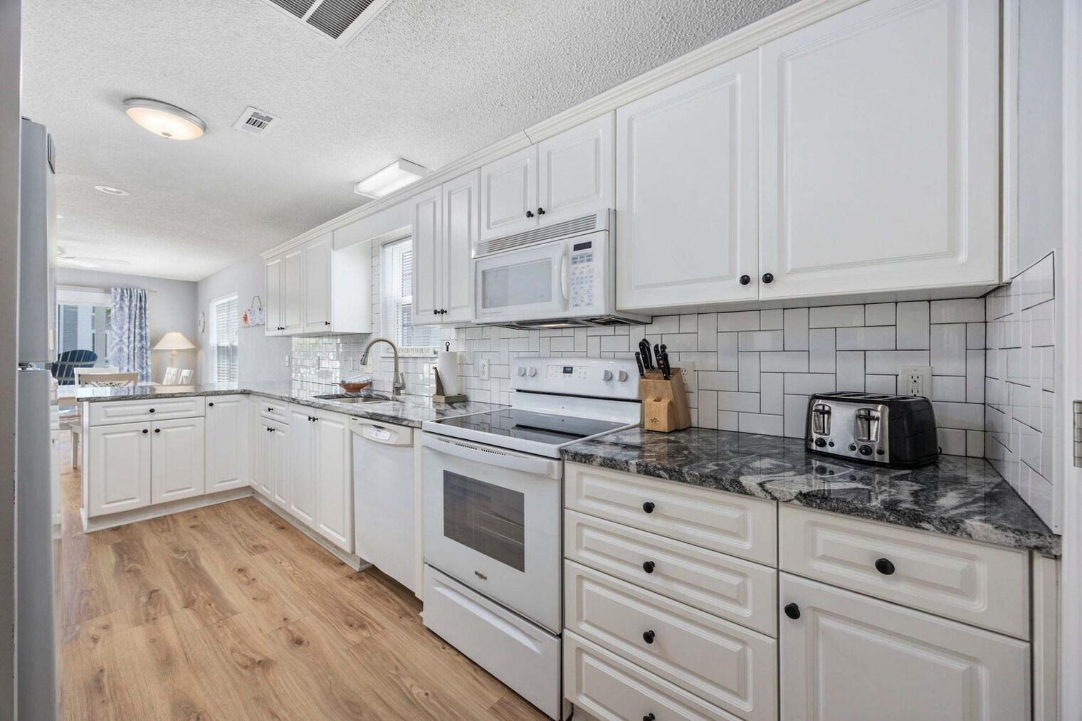 Building Photo - 111B S Yaupon Dr