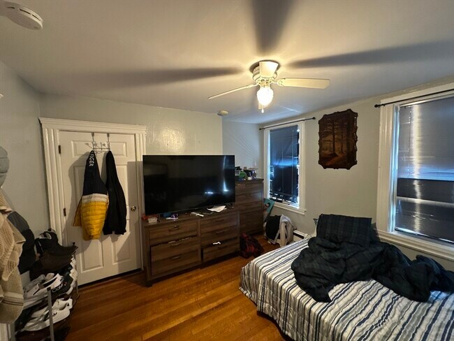 Building Photo - 154 Vine St