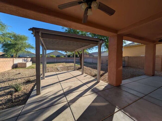 Building Photo - Beautiful home, close to Walmart, Sprouts and much more.