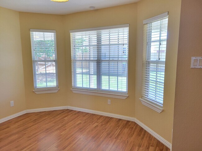 Building Photo - SPECTACULAR HOME ON CORNER LOT
