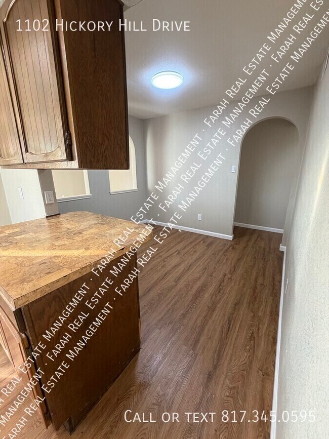 Building Photo - 1102 Hickory Hill Dr