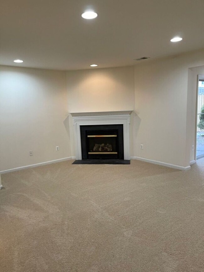 Building Photo - 12039 Kemps Landing Cir