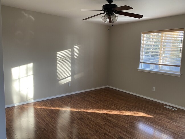 Building Photo - 1165 E 19th N St