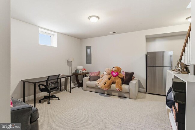 Building Photo - 259 Mt Lucas Rd