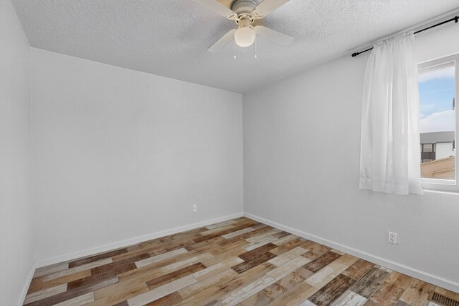 Building Photo - 624 Torretta Dr SW