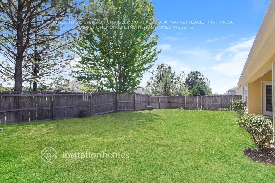 Building Photo - 1142 Balvaird Dr SE