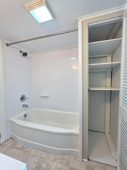 Building Photo - 607 Beaver Valley Pike