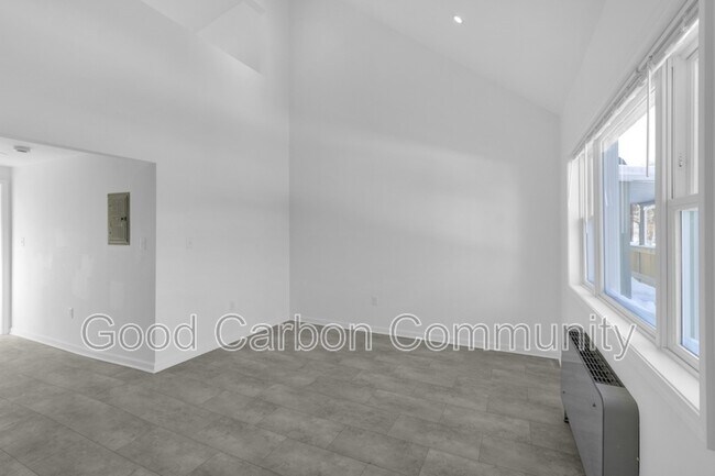 Building Photo - 209 Summer St