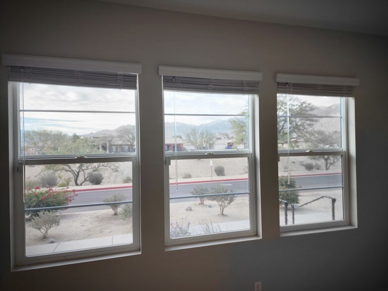 Windows - 67856 Rio Vista Dr