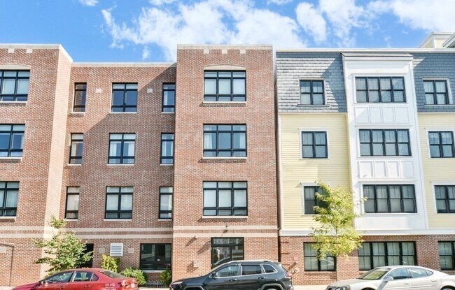 Building Photo - 350 W 2nd St