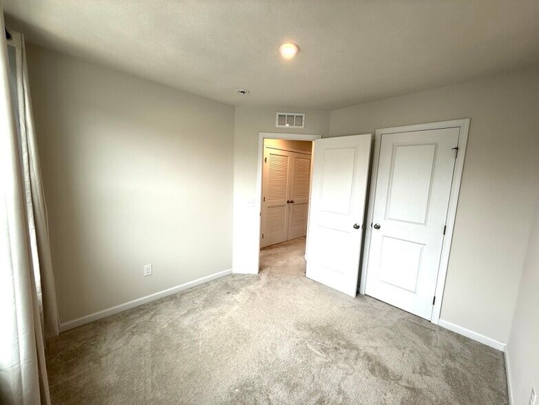 Building Photo - 114 Slate Ridge Dr