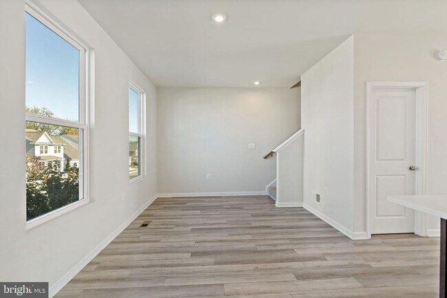 Building Photo - 66 National St