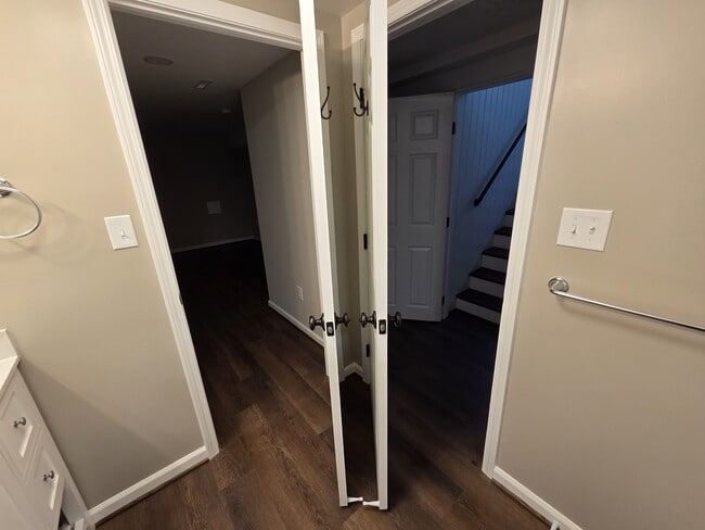 Building Photo - 611 Austin Ln