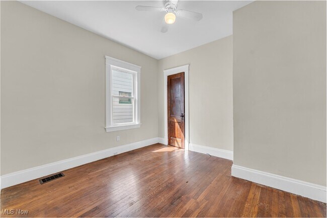 Building Photo - 1909 W 73rd St