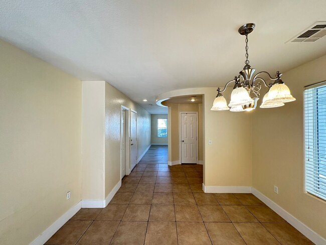 Building Photo - FALCON POINTE