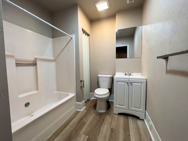 Building Photo - PET FRIENDLY Recently Updated 4-Bedroom, 3...