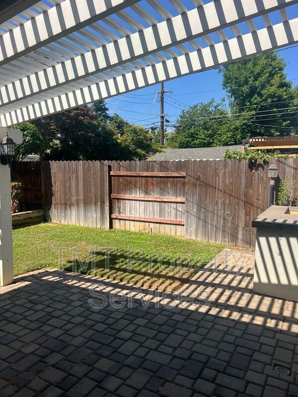 Building Photo - 5536 D St