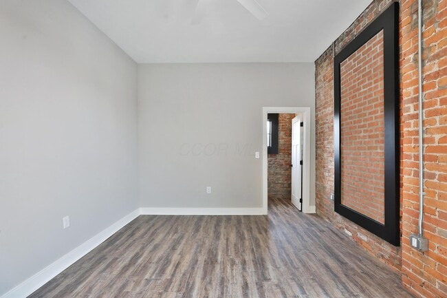Building Photo - 360 S Washington Ave