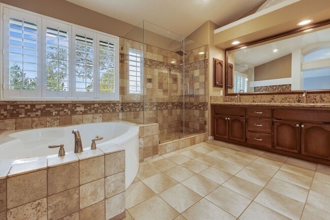 Building Photo - Stunning Folsom Split-Level Home with Pool & 3-Car Garage in Quiet Cul-De-Sac