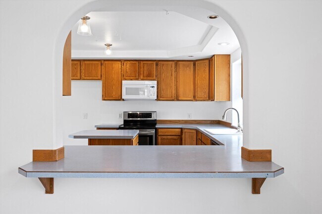 Building Photo - Beautiful 3-Bedroom, 3-Bath Home with a Huge Yard and Ample Parking