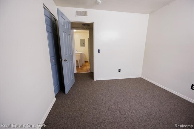 Building Photo - 14960 Alberta Ave