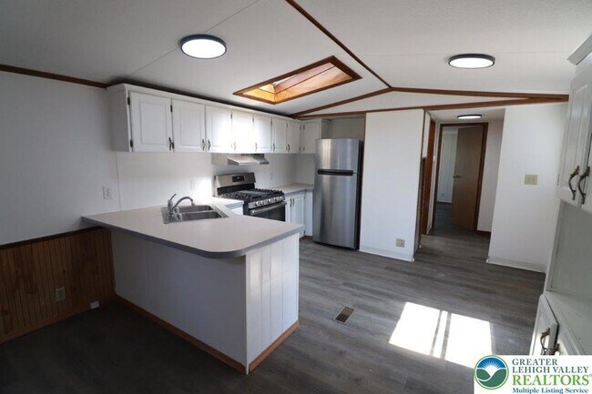 Building Photo - 238 Birchwood Ln