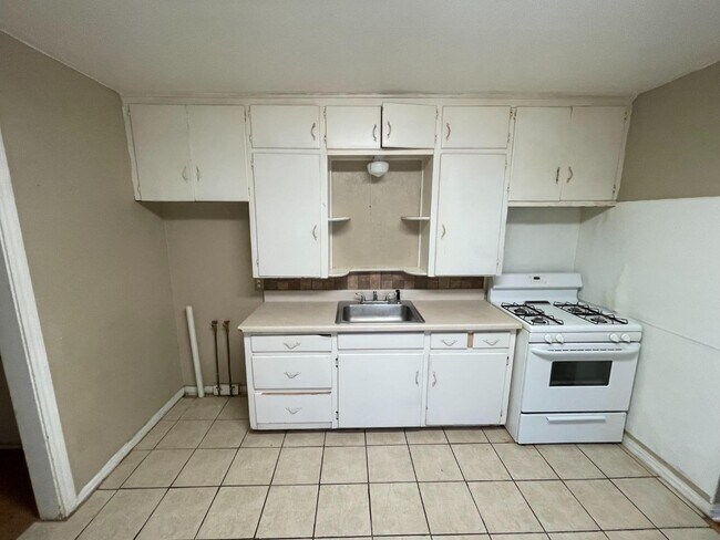 Building Photo - 2118 33rd St