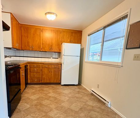 Building Photo - Two bedroom Queen Anne apartment, $1895!
