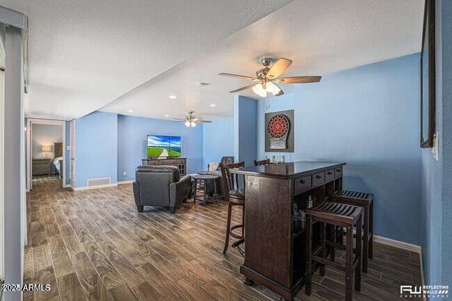 Building Photo - 401 Paladin Cir
