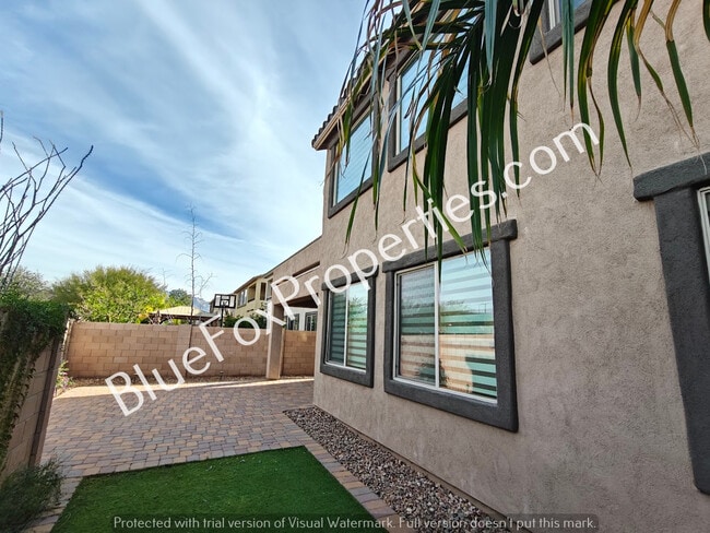 Building Photo - 8545 N Gaetano Loop