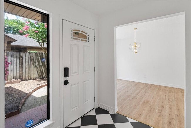 Building Photo - 8033 Oakwood Forest Dr