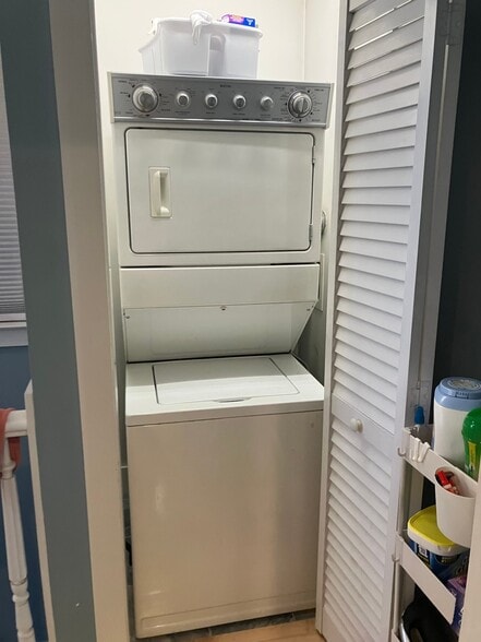 Building Photo - 11 Center Ave